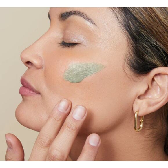 VITAL CLAY MASK A Creamy, Hydrating, Deep-Pore Cleansing Clay Mask - Picture 9 of 10